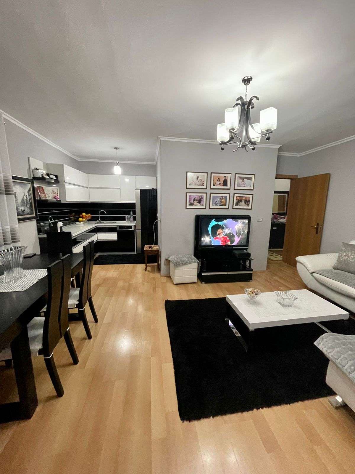 Shitet Apartament 2+1, pranë Stadiumit Dinamo